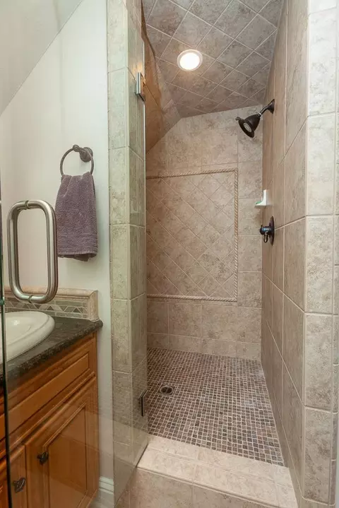 Bath - 1111 Brighton Way, Lodi, CA 95242 photo 12 of 13