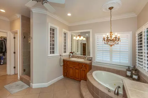 Bath - 1111 Brighton Way, Lodi, CA 95242 photo 4 of 13