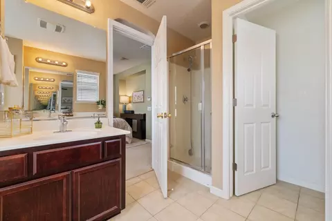 Bath - 1447 Summerwind Ln, Manteca, CA 95337 photo 3 of 4