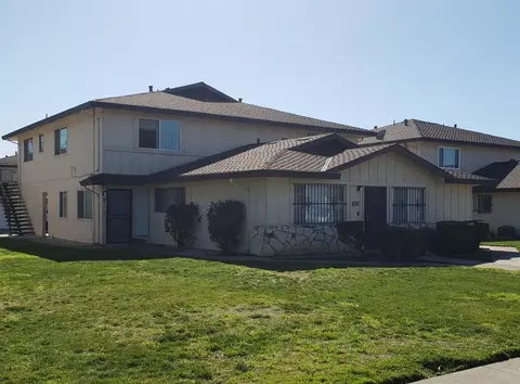 2920 Peachtree Dr #2, Stockton, CA 95203