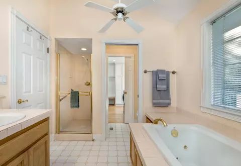 Bath - 16004 Perimeter Rd, Grass Valley, CA 95949 photo 4 of 5