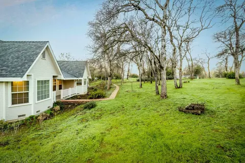 Exterior - 16004 Perimeter Rd, Grass Valley, CA 95949 photo 4 of 34