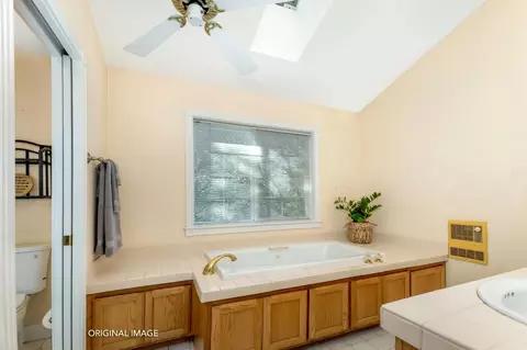 Bath - 16004 Perimeter Rd, Grass Valley, CA 95949 photo 1 of 5