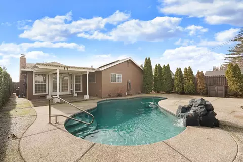 1525 W Vine St, Lodi, CA 95242