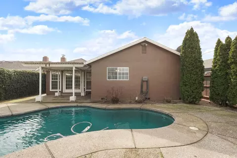 Exterior - 1525 W Vine St, Lodi, CA 95242 photo 6 of 8