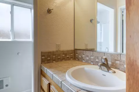 Bath - 1501 Bella Terra Dr, Modesto, CA 95355 photo 2 of 2