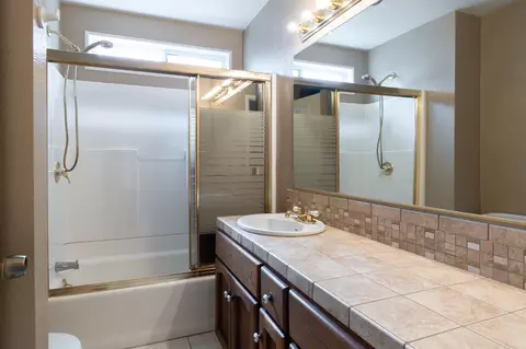 Bath - 1501 Bella Terra Dr, Modesto, CA 95355 photo 1 of 2