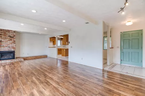 Living - 1501 Bella Terra Dr, Modesto, CA 95355 photo 2 of 4