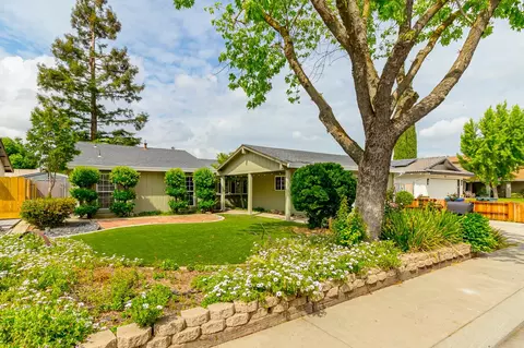 Exterior - 1501 Bella Terra Dr, Modesto, CA 95355 photo 2 of 6