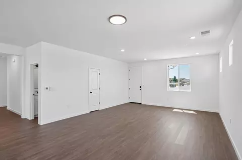 Living - 1633 Hansen Ranch Rd, Olivehurst, CA 95961 photo 3 of 6