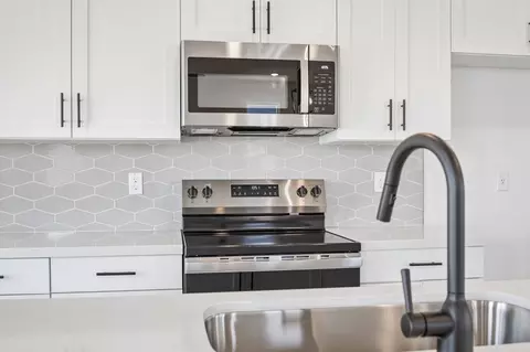 Kitchen - 1633 Hansen Ranch Rd, Olivehurst, CA 95961 photo 6 of 6