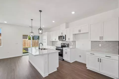 Kitchen - 1633 Hansen Ranch Rd, Olivehurst, CA 95961 photo 2 of 6