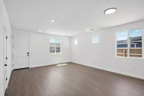 Living - 1633 Hansen Ranch Rd, Olivehurst, CA 95961 photo 1 of 6