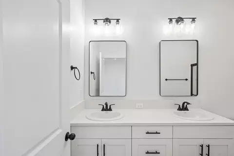 Bath - 1633 Hansen Ranch Rd, Olivehurst, CA 95961 photo 3 of 4