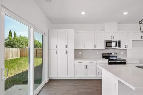 Kitchen - 1633 Hansen Ranch Rd, Olivehurst, CA 95961 photo 3 of 6