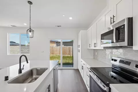 Kitchen - 1633 Hansen Ranch Rd, Olivehurst, CA 95961 photo 5 of 6