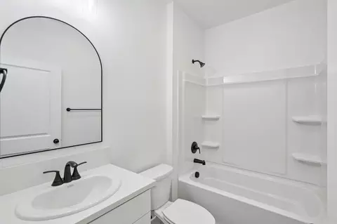 Bath - 1633 Hansen Ranch Rd, Olivehurst, CA 95961 photo 2 of 4