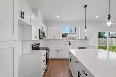 Kitchen - 1639 Hansen Ranch Rd, Olivehurst, CA 95961 photo 5 of 7