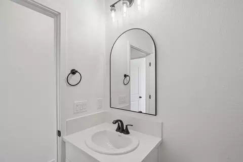 Bath - 1639 Hansen Ranch Rd, Olivehurst, CA 95961 photo 2 of 7