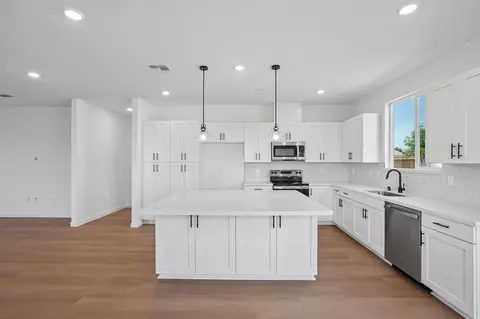 Kitchen - 1639 Hansen Ranch Rd, Olivehurst, CA 95961 photo 3 of 7