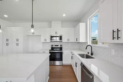 Kitchen - 1639 Hansen Ranch Rd, Olivehurst, CA 95961 photo 4 of 7