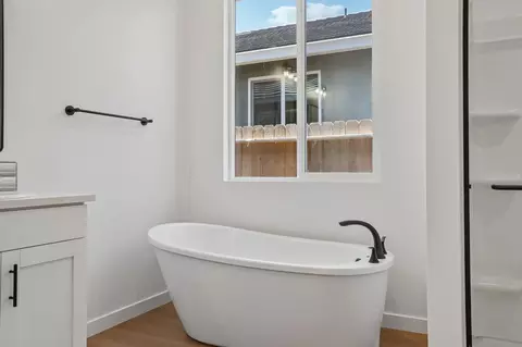 Bath - 1639 Hansen Ranch Rd, Olivehurst, CA 95961 photo 6 of 7