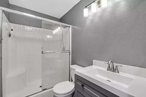 Bath - 2963 Rugby Ct, Tracy, CA 95377 photo 1 of 3