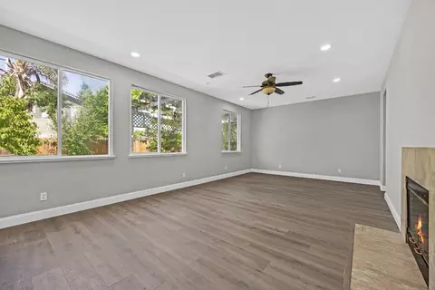 Living - 2963 Rugby Ct, Tracy, CA 95377 photo 5 of 7