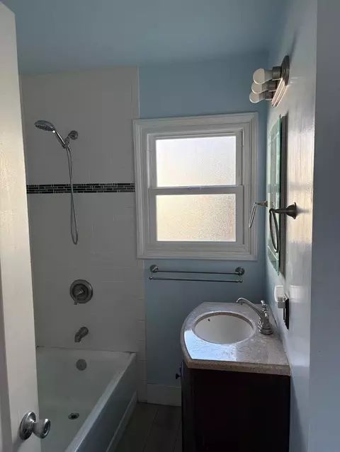 Bath - 1620 Pierce Ave, San Leandro, CA 94577 photo 1 of 1