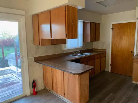 Kitchen - 1620 Pierce Ave, San Leandro, CA 94577 photo 1 of 2