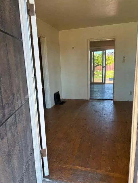 Entry Way - 1620 Pierce Ave, San Leandro, CA 94577 photo 1 of 1