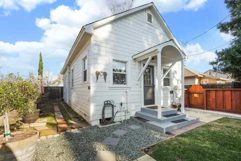 Exterior - 416 Daisy Ave, Lodi, CA 95240 photo 2 of 8