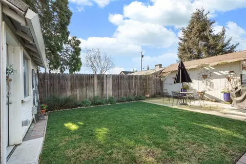 Exterior - 416 Daisy Ave, Lodi, CA 95240 photo 4 of 8