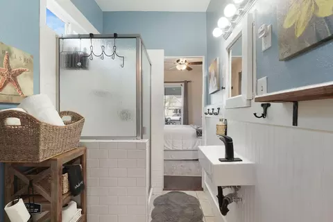 Bath - 416 Daisy Ave, Lodi, CA 95240 photo 1 of 2