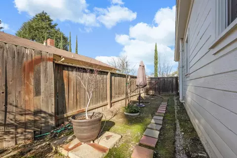 Exterior - 416 Daisy Ave, Lodi, CA 95240 photo 3 of 8