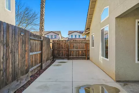 Exterior - 988 Monterey St, Madera, CA 93637 photo 10 of 10