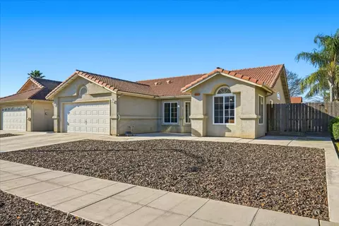 Exterior - 988 Monterey St, Madera, CA 93637 photo 2 of 10