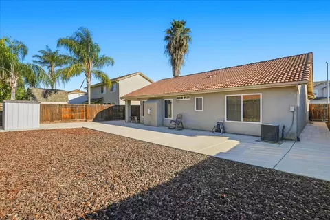 Exterior - 988 Monterey St, Madera, CA 93637 photo 9 of 10