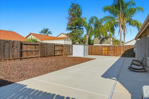 Exterior - 988 Monterey St, Madera, CA 93637 photo 8 of 10