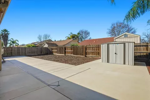 Exterior - 988 Monterey St, Madera, CA 93637 photo 6 of 10