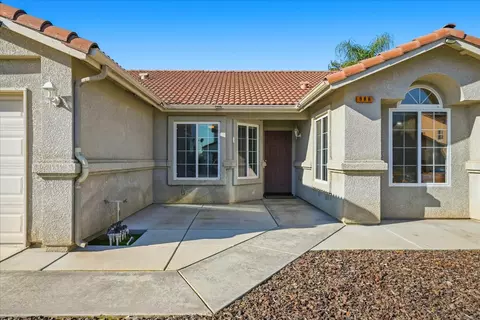 Exterior - 988 Monterey St, Madera, CA 93637 photo 3 of 10