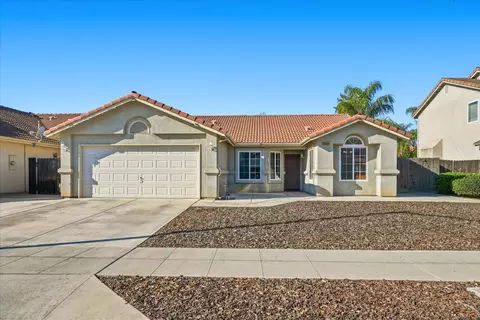 988 Monterey St, Madera, CA 93637 photo 1