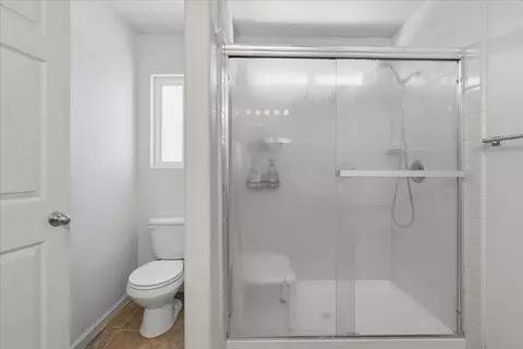 Bath - 988 Monterey St, Madera, CA 93637 photo 3 of 4
