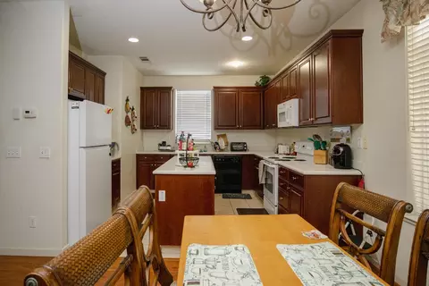 1361 Carlsbad Dr, Merced, CA 95348 photo 4