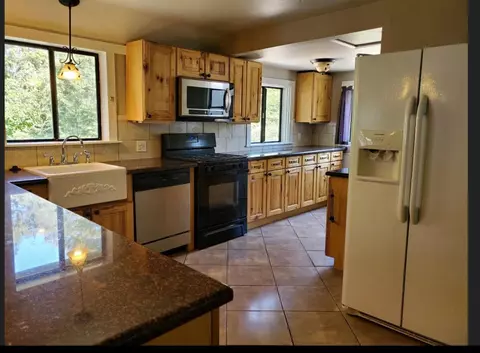 Kitchen - 949 Bliss Ct, Placerville, CA 95667 photo 4 of 7