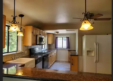 Kitchen - 949 Bliss Ct, Placerville, CA 95667 photo 2 of 7