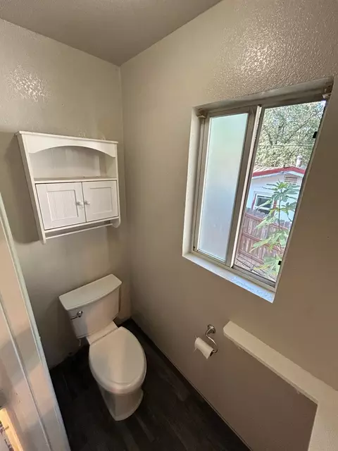 Bath - 949 Bliss Ct, Placerville, CA 95667 photo 2 of 6