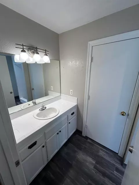 Bath - 949 Bliss Ct, Placerville, CA 95667 photo 3 of 6