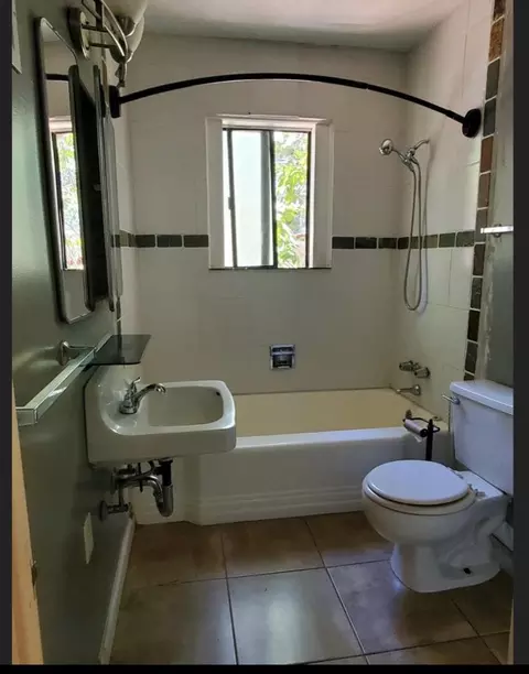Bath - 949 Bliss Ct, Placerville, CA 95667 photo 1 of 6