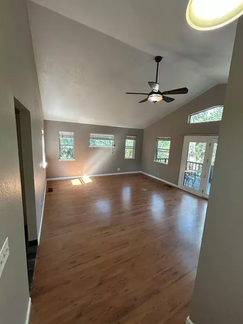 Living - 949 Bliss Ct, Placerville, CA 95667 photo 6 of 6